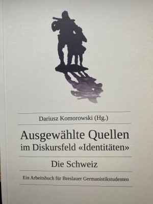 Dariusz Komorowski: Quellen im Diskursfeld „Identitäten“. Die Schweiz. Ein Arbeitsbuch f[r Breslauer Germanisitkstudenten. Oficyna Wydawnicza ATUT, Wrocław 2009.