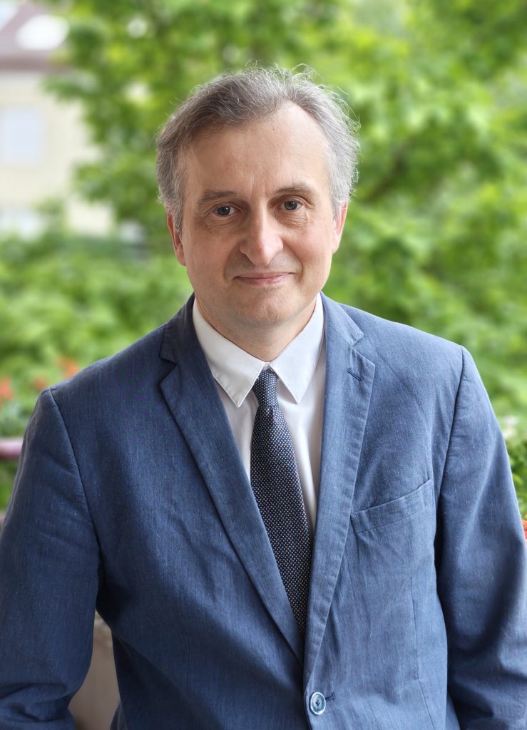 Sylwetka prof. dr. hab. Tomasza Małyszka, Dyrektora Instytutu Filologii Germańskiej UWr
